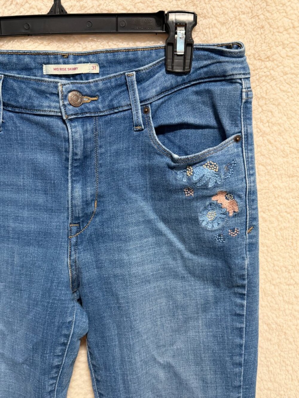 LEVI'S Floral Embroidered Skinny Jeans Medium Wash Denim Mid-Rise Size 12 / 31